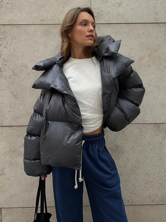 Kurze Damen Steppjacke mit Kapuze | Warm & Modern