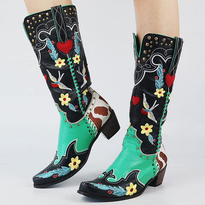 Anya | Bestickte Cowboy-Stiefel – Bunte Blumen, Blockabsatz & Western-Look für Damen