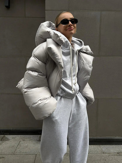 Kurze Damen Steppjacke mit Kapuze | Warm & Modern