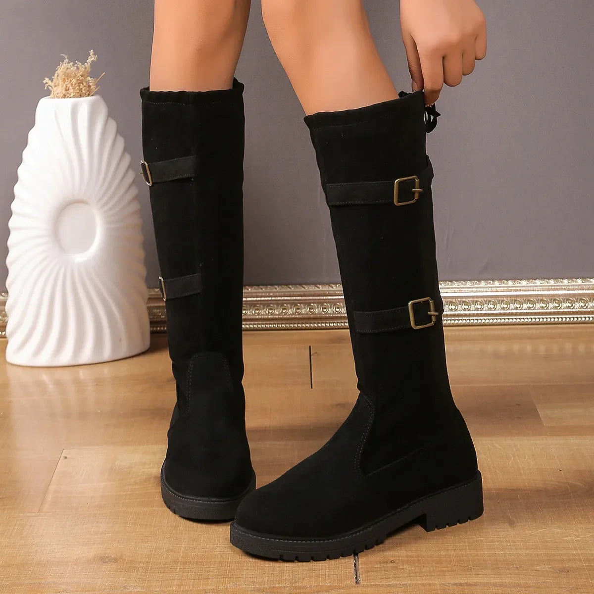 Thalassa | Damen Knee High Boots in Schwarz mit niedrigem Absatz & klassischer Silhouette