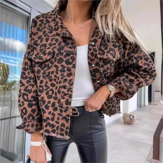 Lenna | Damen Jeansjacke mit Leopardenmuster – Stylische Freizeitjacke im Animal‑Print