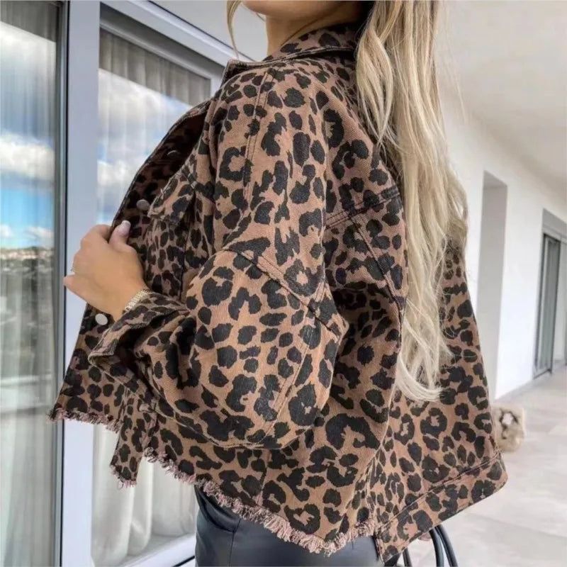 Lenna | Damen Jeansjacke mit Leopardenmuster – Stylische Freizeitjacke im Animal‑Print
