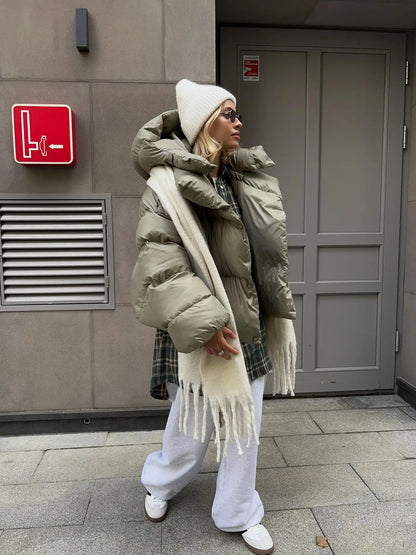 Kurze Damen Steppjacke mit Kapuze | Warm & Modern