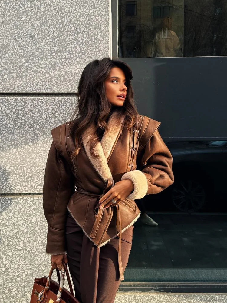 Mirelda | Damen Kunstlederjacke mit Bindegürtel & Fleecefutter – Elegante Übergangsjacke mit Warmem Innenfutter