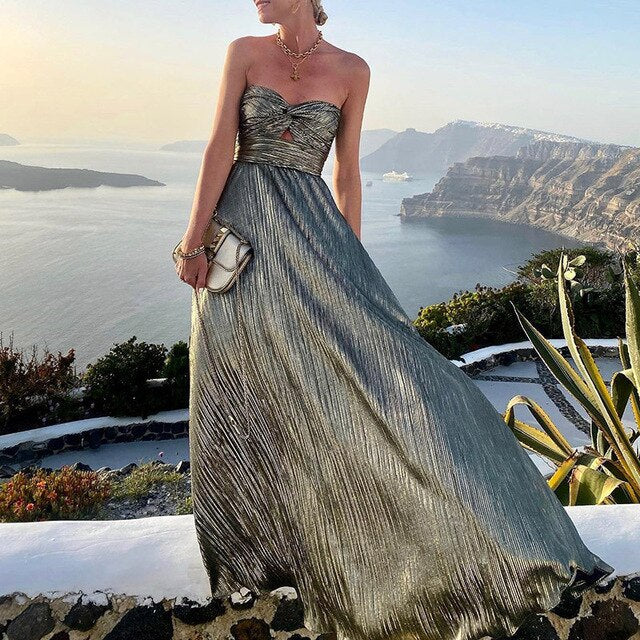 Trägerloses Plisseekleid mit fließendem Rock – Elegant, Feminin & Sommerlich