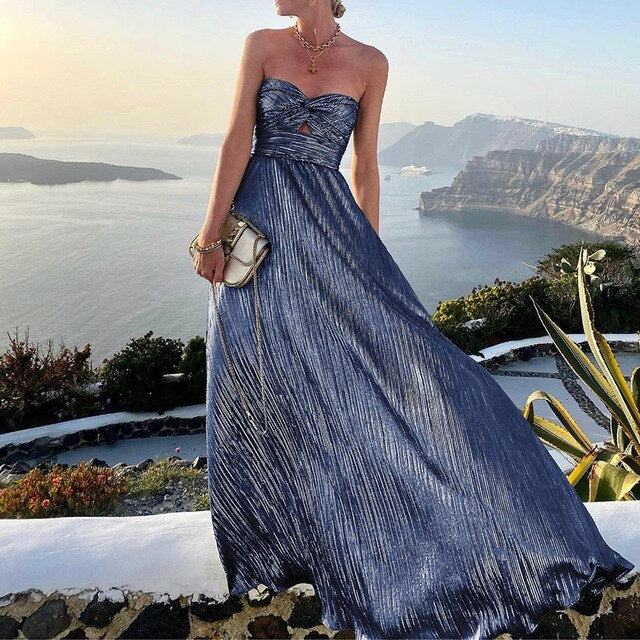 Trägerloses Plisseekleid mit fließendem Rock – Elegant, Feminin & Sommerlich
