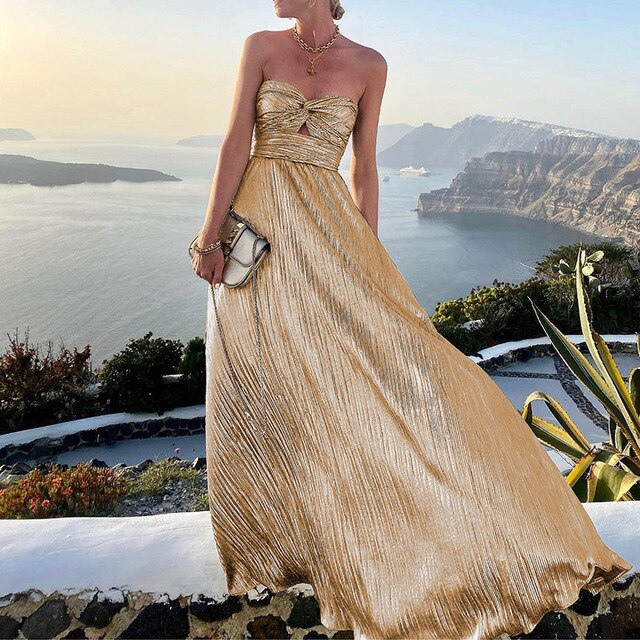 Trägerloses Plisseekleid mit fließendem Rock – Elegant, Feminin & Sommerlich