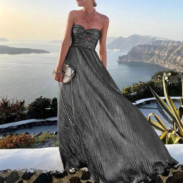 Trägerloses Plisseekleid mit fließendem Rock – Elegant, Feminin & Sommerlich