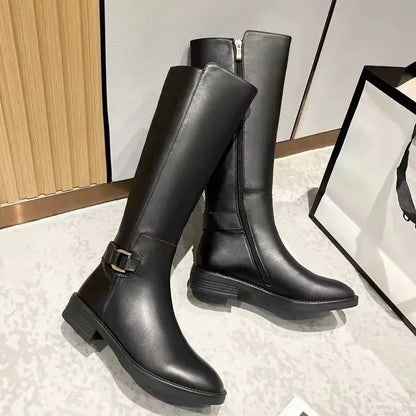 Tatienne | Damen Knee High Boots in Schwarz mit Metallschnalle & seitlichem Reißverschluss