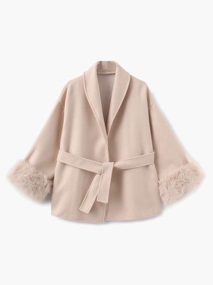 Eleganter Wickelmantel Damen mit Fellärmeln – Warm, Femininer Chic & Stilvoll im Winter