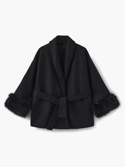 Eleganter Wickelmantel Damen mit Fellärmeln – Warm, Femininer Chic & Stilvoll im Winter