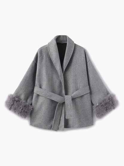 Eleganter Wickelmantel Damen mit Fellärmeln – Warm, Femininer Chic & Stilvoll im Winter