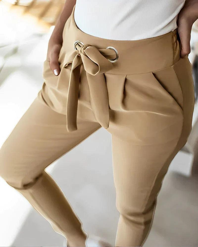 Faya | Damen Slim Fit Stoffhose mit Bindegürtel – Elegant & Bequem für Büro und Freizeit