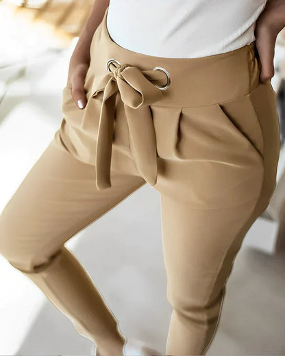 Faya | Damen Slim Fit Stoffhose mit Bindegürtel – Elegant & Bequem für Büro und Freizeit