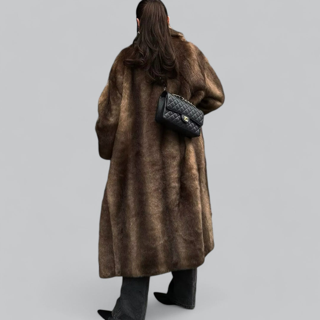 Yvelisse | Damen Faux-Fur Mantel – Dunkelbrauner Long Trench für luxuriöse Wintermode