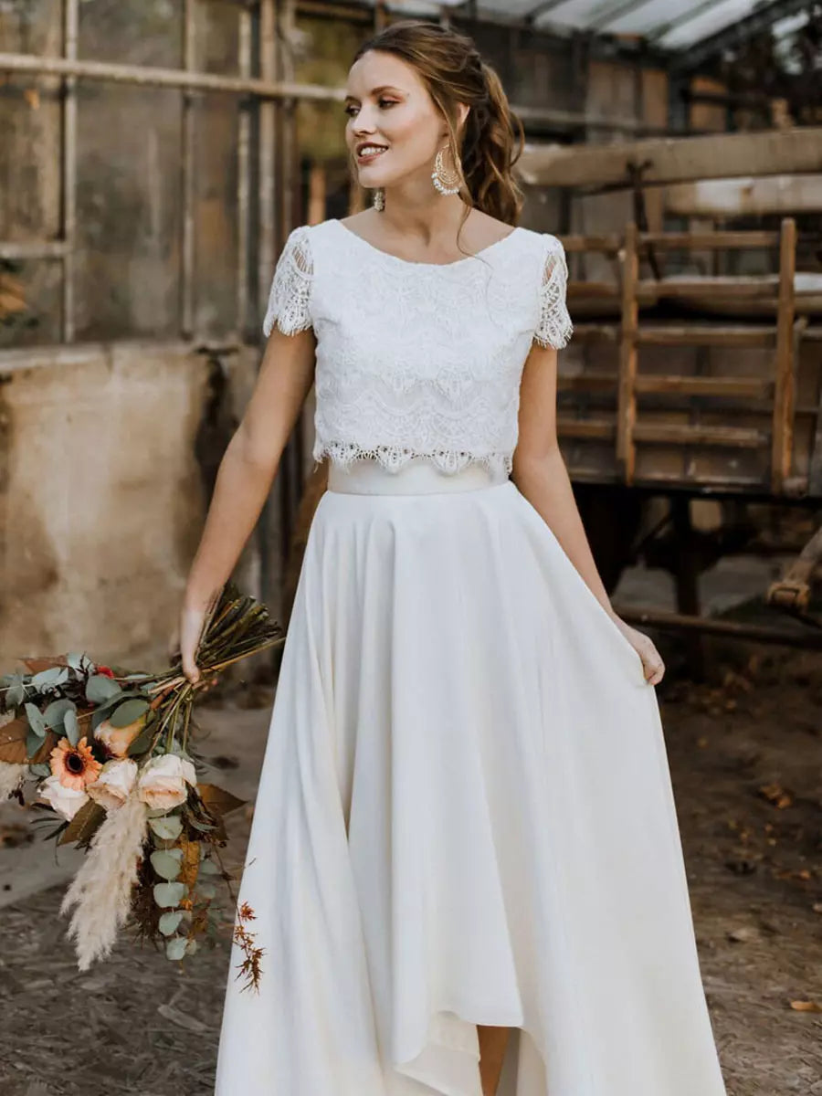 Elegantes Braut-Set mit Spitzenoberteil und fließendem Rock – Romantisch, Feminin & Zeitlos