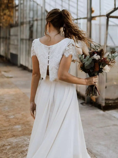 Elegantes Braut-Set mit Spitzenoberteil und fließendem Rock – Romantisch, Feminin & Zeitlos