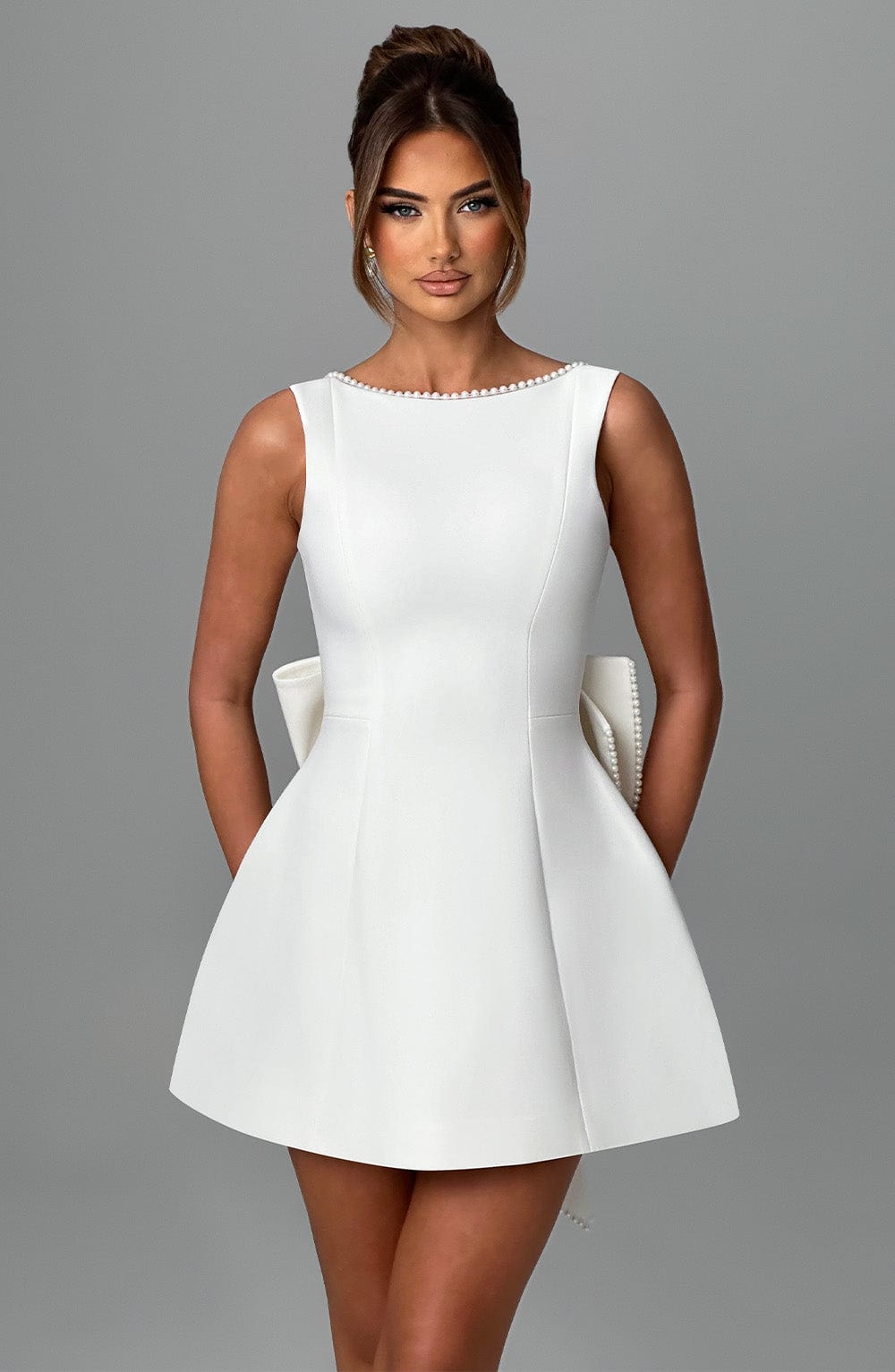 Damen Elegantes Kurzkleid mit Rückenausschnitt und Schleife – Festliches Kleid für Hochzeiten und besondere Anlässe