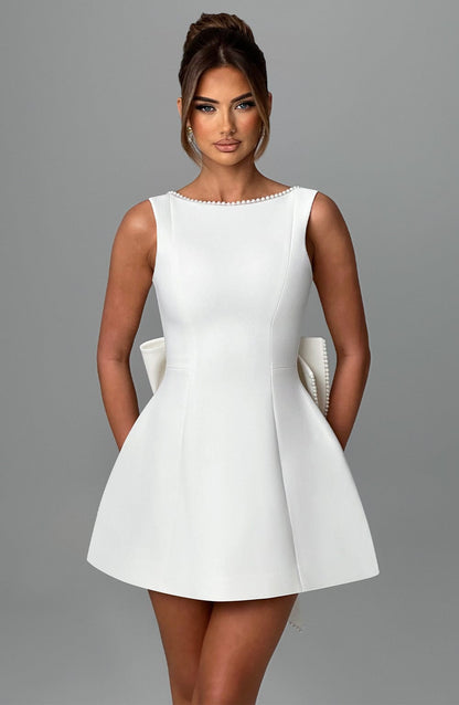 Damen Elegantes Kurzkleid mit Rückenausschnitt und Schleife – Festliches Kleid für Hochzeiten und besondere Anlässe