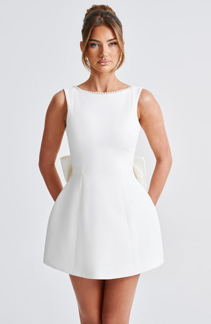 Damen Elegantes Kurzkleid mit Rückenausschnitt und Schleife – Festliches Kleid für Hochzeiten und besondere Anlässe