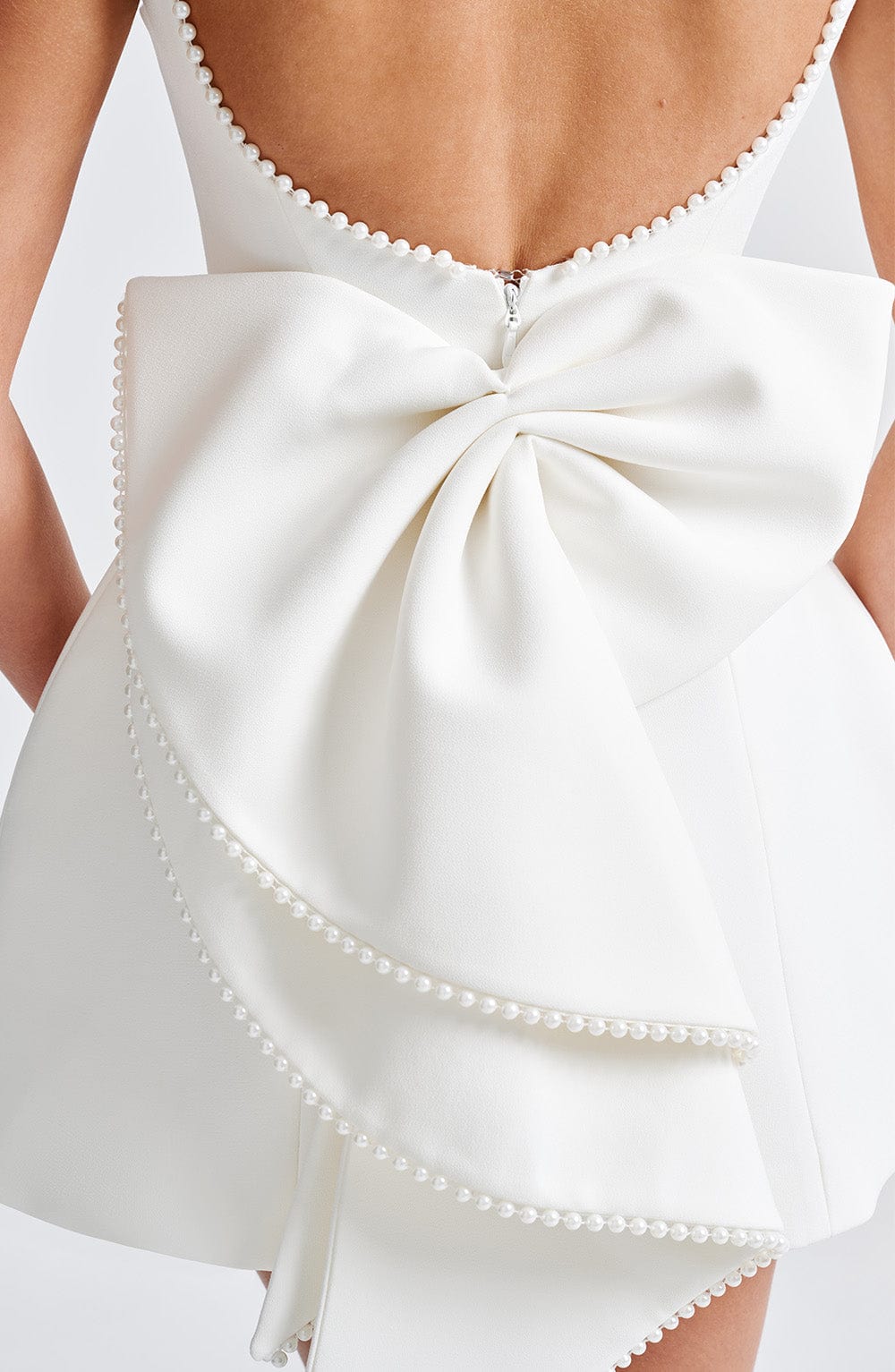 Damen Elegantes Kurzkleid mit Rückenausschnitt und Schleife – Festliches Kleid für Hochzeiten und besondere Anlässe
