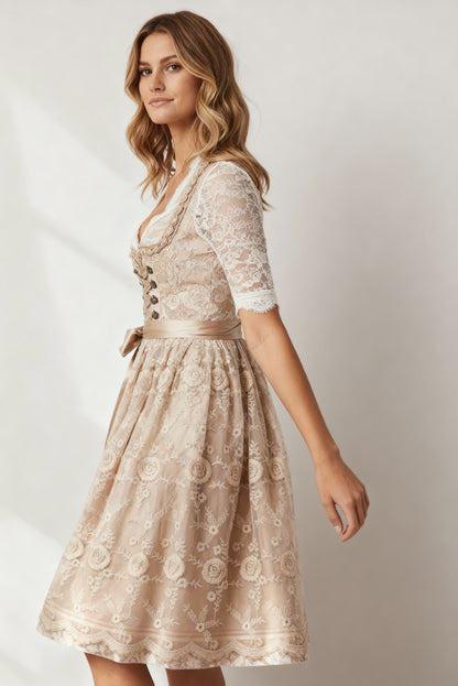Dirndl Elegance | Traditionelles Deutsches Dirndlkleid mit Schnürmieder & Spitzenbluse