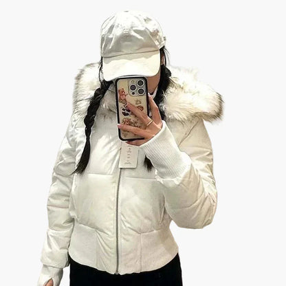 Damen Steppjacke | Kurze Jacke mit Kapuze für kühle Tage