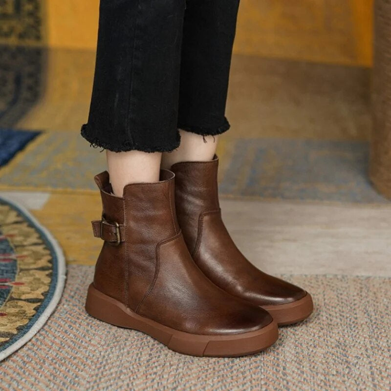Solenne | Damen Stiefeletten in Mid-Ankle Höhe mit Seitenschnalle & flacher Komfortsohle