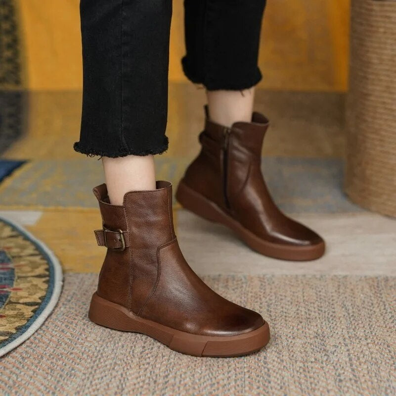 Solenne | Damen Stiefeletten in Mid-Ankle Höhe mit Seitenschnalle & flacher Komfortsohle