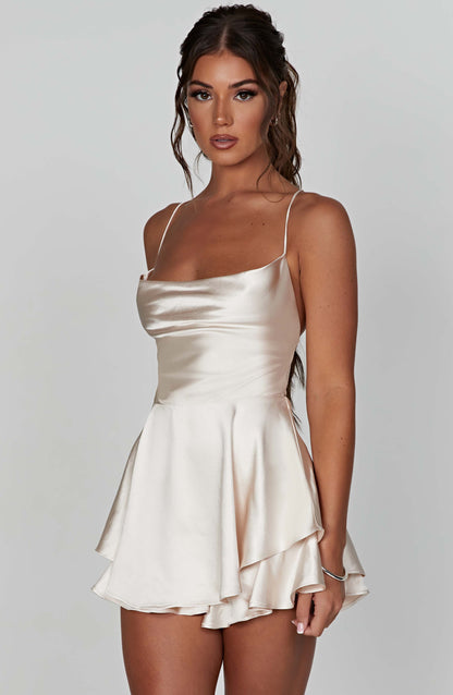 Satin-Minikleid – Eleganz, Glanz & Femininer Stil