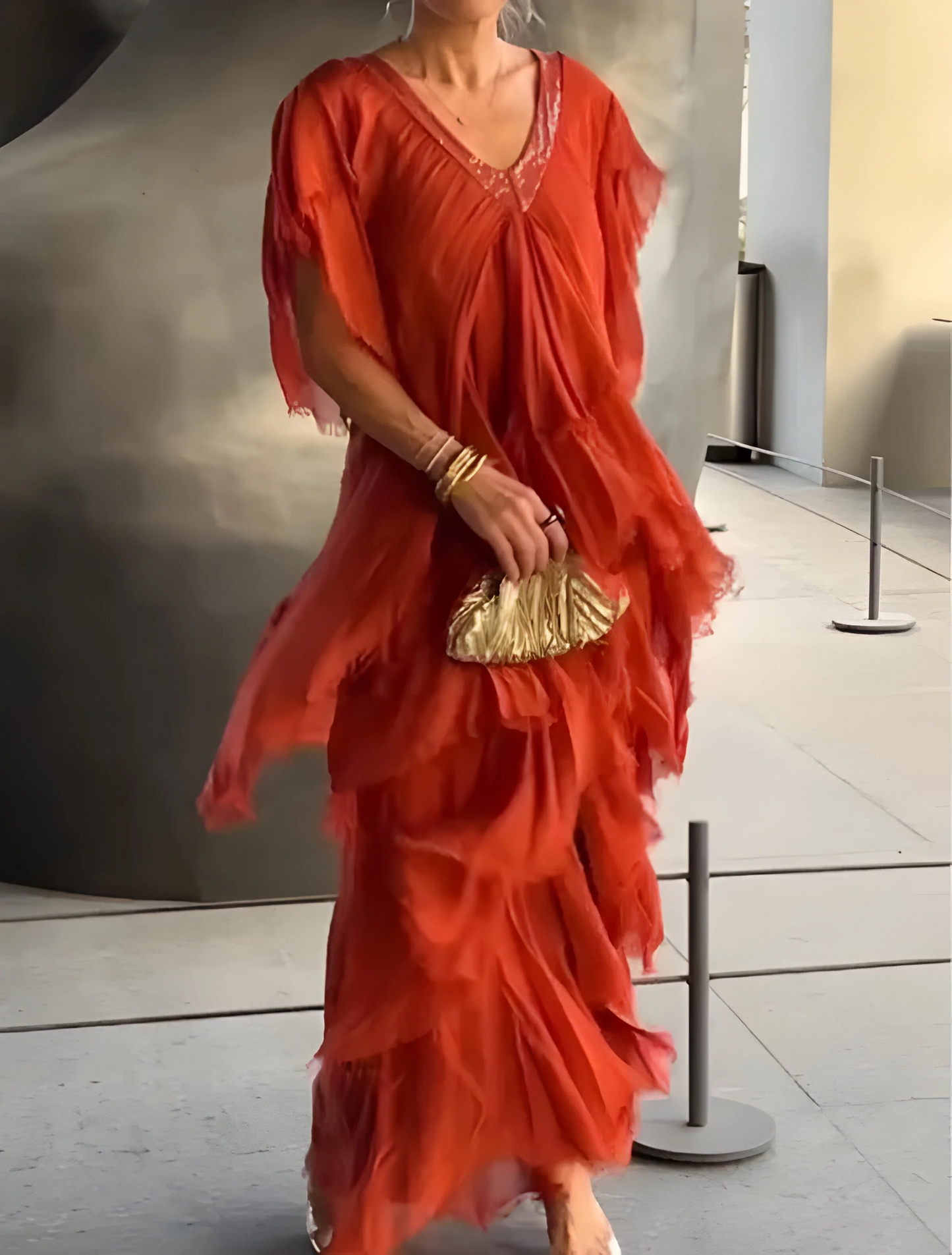 Plissee Kleid mit V-Ausschnitt – Elegant, Feminin & Zeitlos