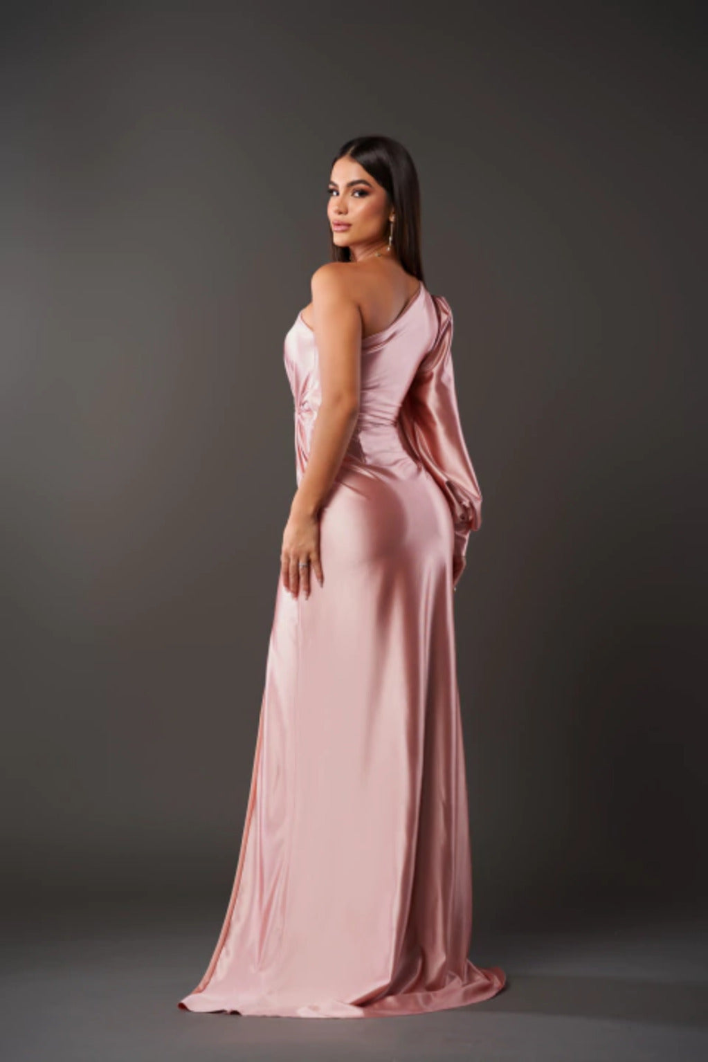 One-Shoulder Kleid – Elegant, Modern & Ausdrucksstark