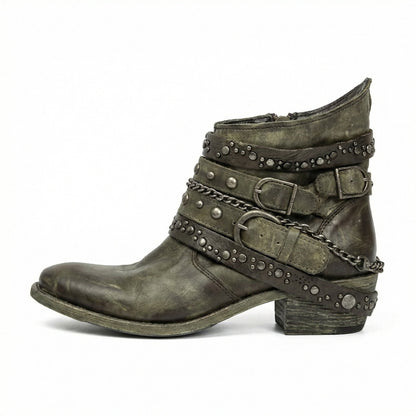 Damen Stiefeletten | Kurze Boots mit Ketten, Nieten und dekorativen Riemen