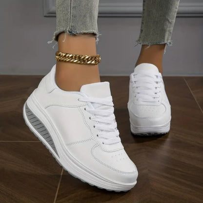 Damen Low-Top Sneaker mit erhöhter Sohle – Moderne Freizeitschuhe für Alltag und City-Looks