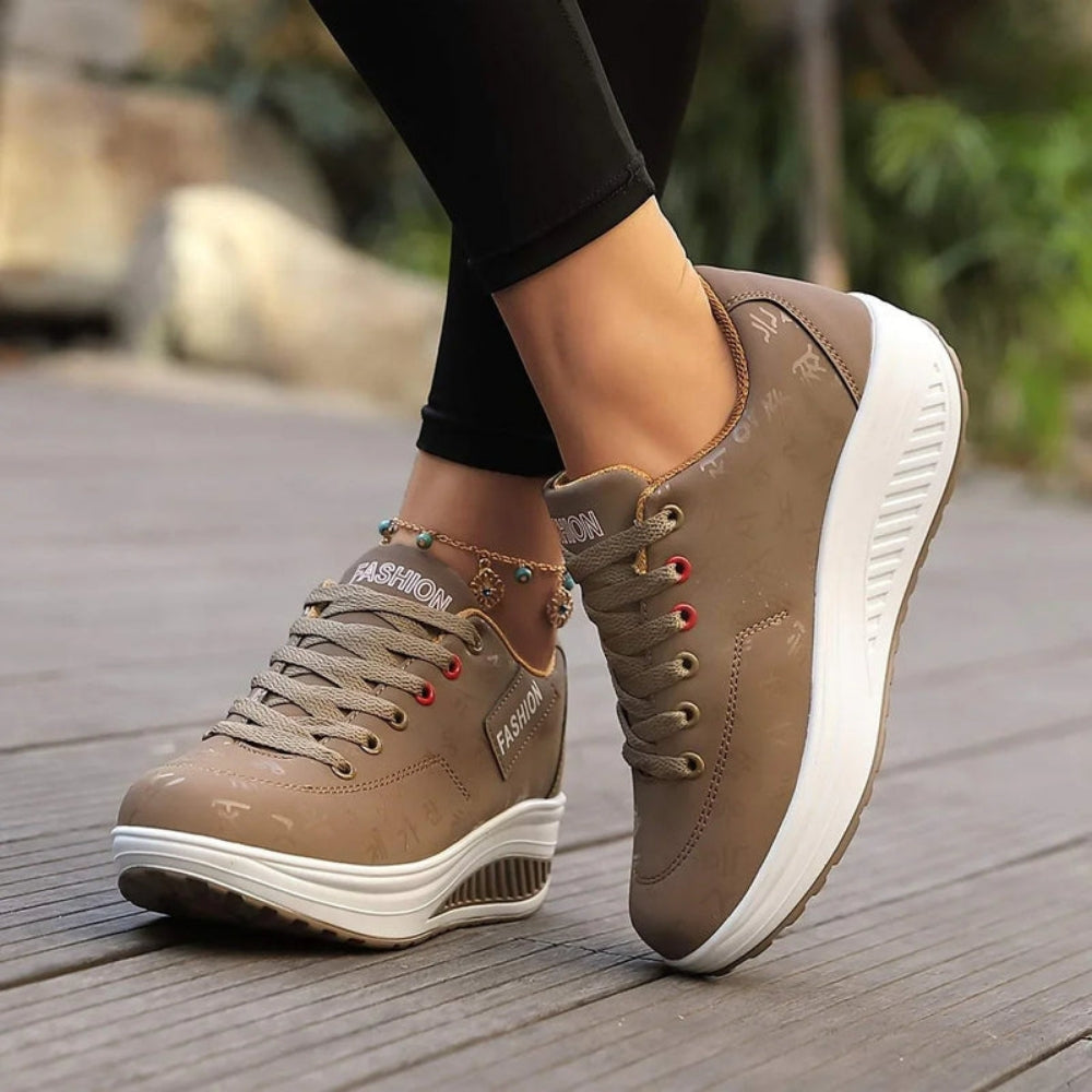 Damen Low-Top Sneaker mit erhöhter Sohle – Moderne Freizeitschuhe für Alltag und City-Looks