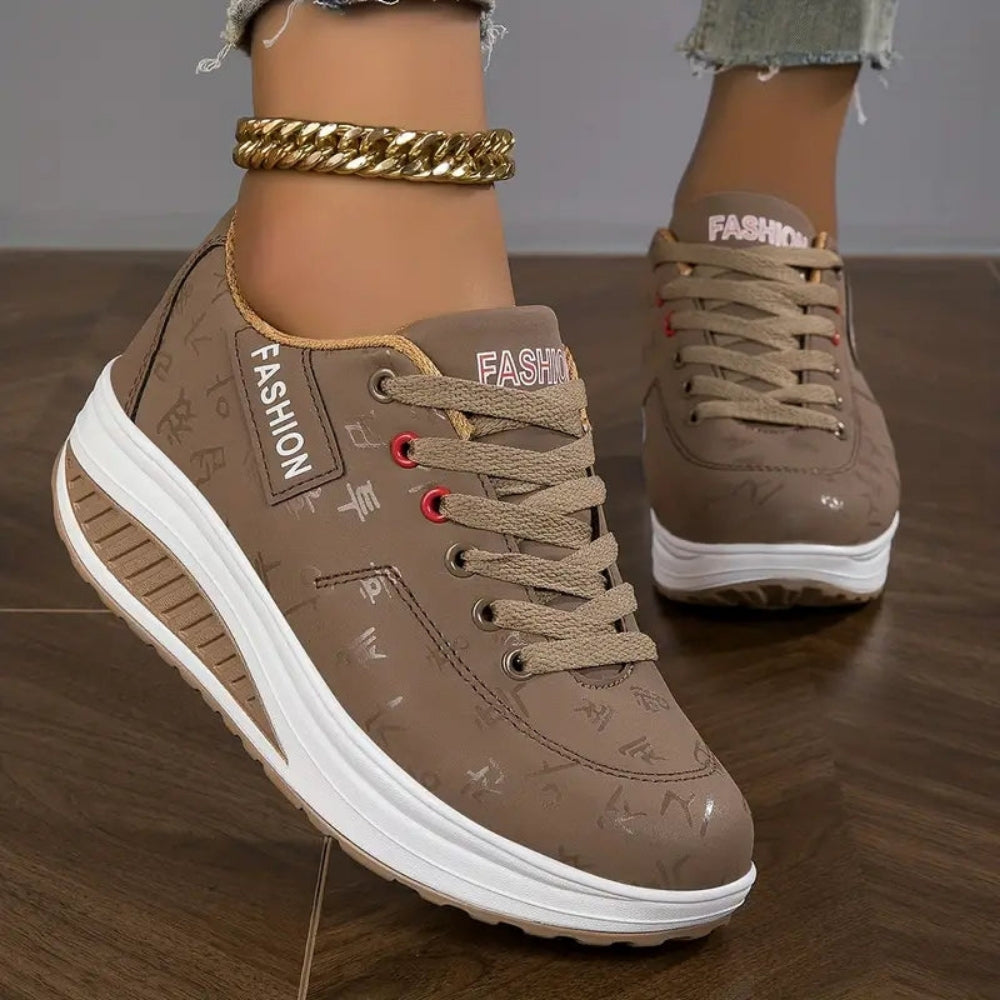 Damen Low-Top Sneaker mit erhöhter Sohle – Moderne Freizeitschuhe für Alltag und City-Looks