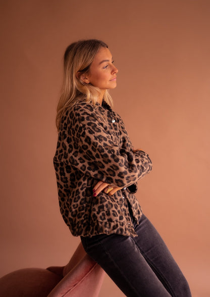 Brionelle | Modische Damenjacke mit Leopardenmuster und Knopfleiste
