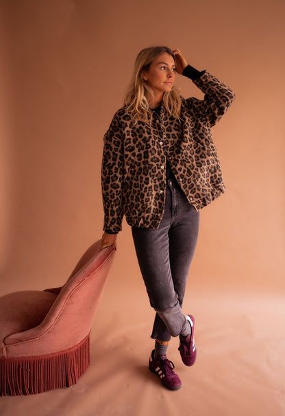 Brionelle | Modische Damenjacke mit Leopardenmuster und Knopfleiste