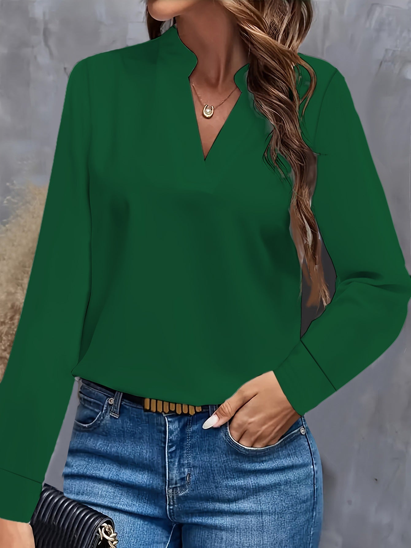 Leichte Bluse mit V-Ausschnitt und langen Ärmeln – Elegant, Modern & Vielseitig