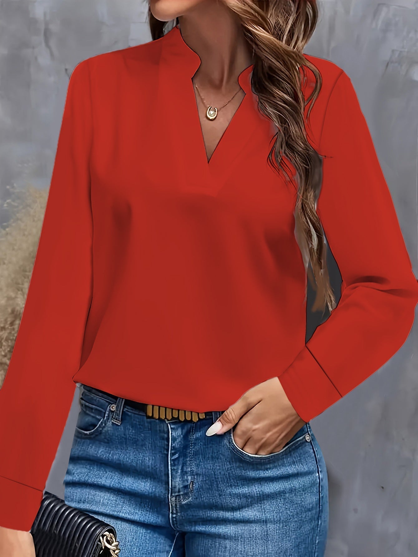 Leichte Bluse mit V-Ausschnitt und langen Ärmeln – Elegant, Modern & Vielseitig