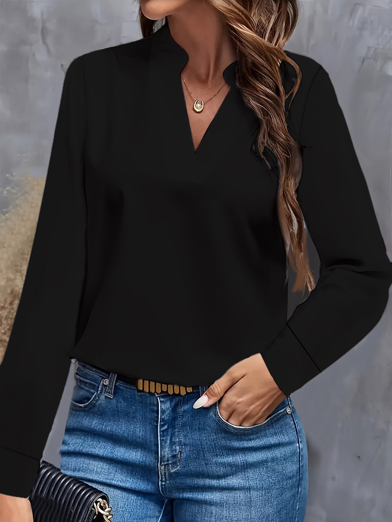 Leichte Bluse mit V-Ausschnitt und langen Ärmeln – Elegant, Modern & Vielseitig