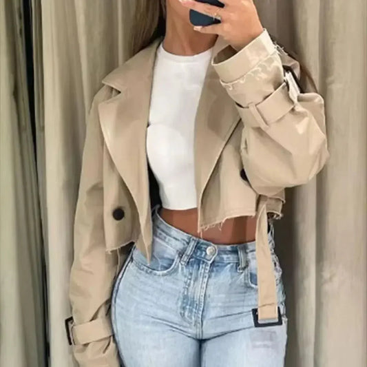 Easterine | Khaki Cropped Damenjacke mit Doppelreiher & Taillengürtel