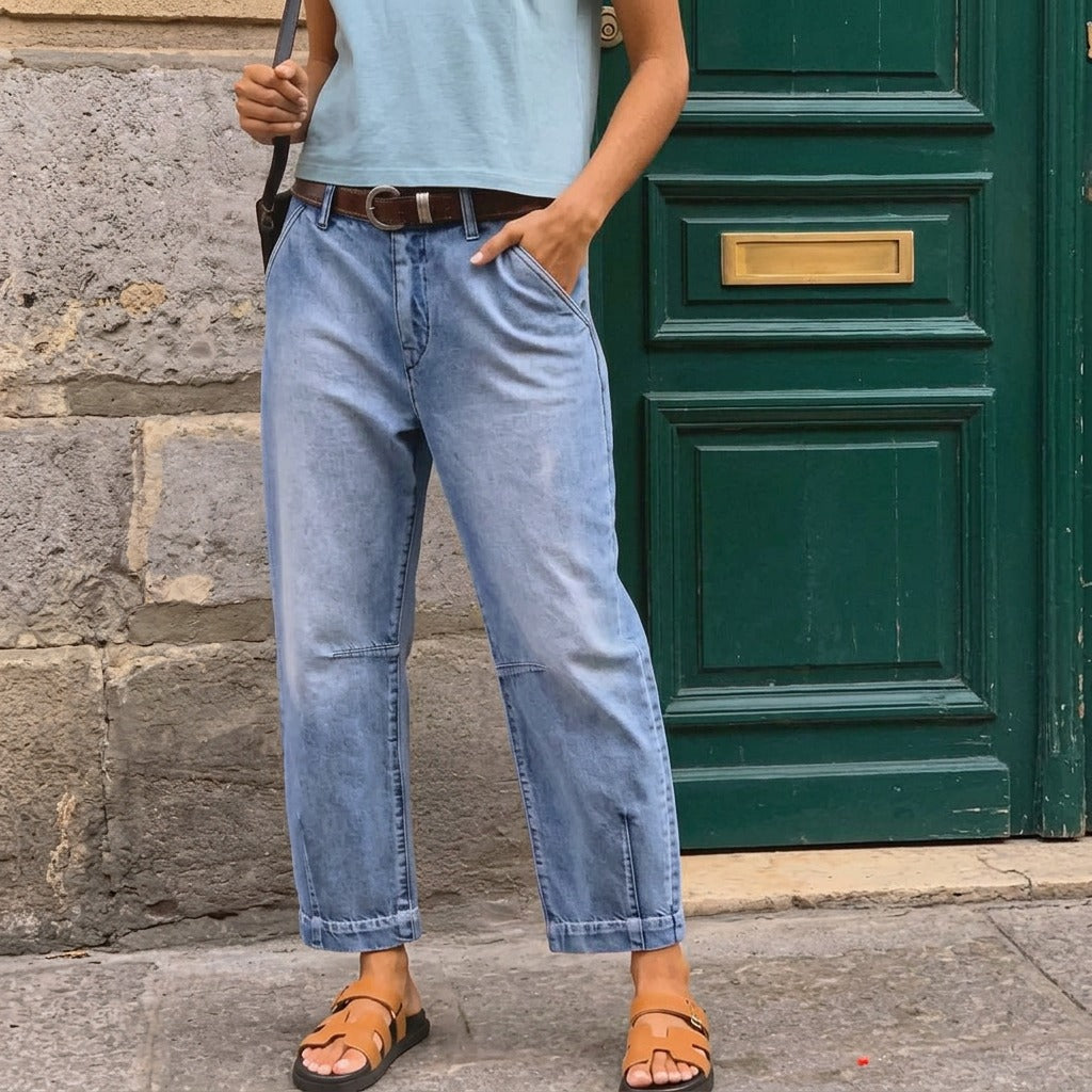 Damen Jeans | High-Waist Jeans mit weitem, geschwungenem Bein und Saumschlitz