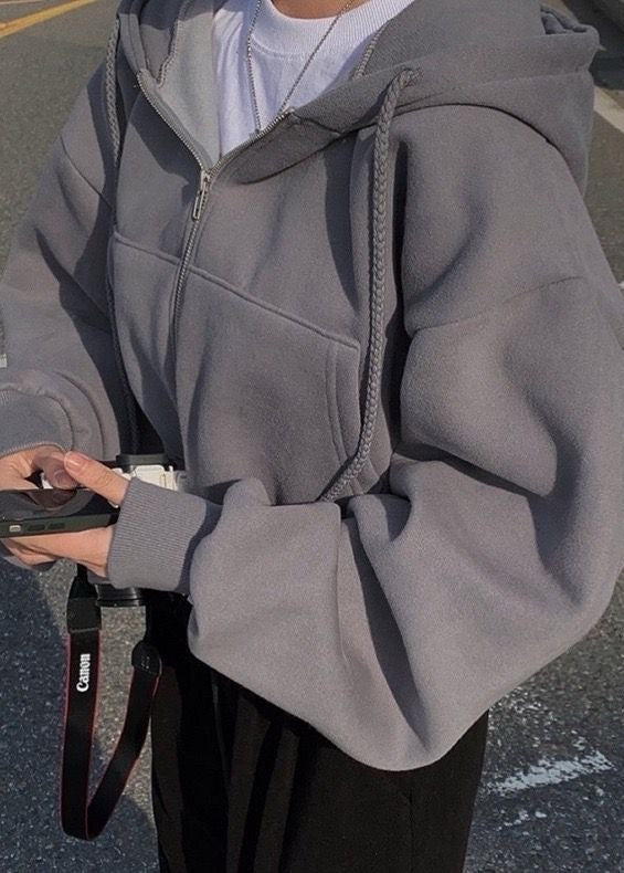 Damen Kapuzenjacke in Verkürzter Form mit Reißverschluss – Stylisch, Funktional & Alltagstauglich