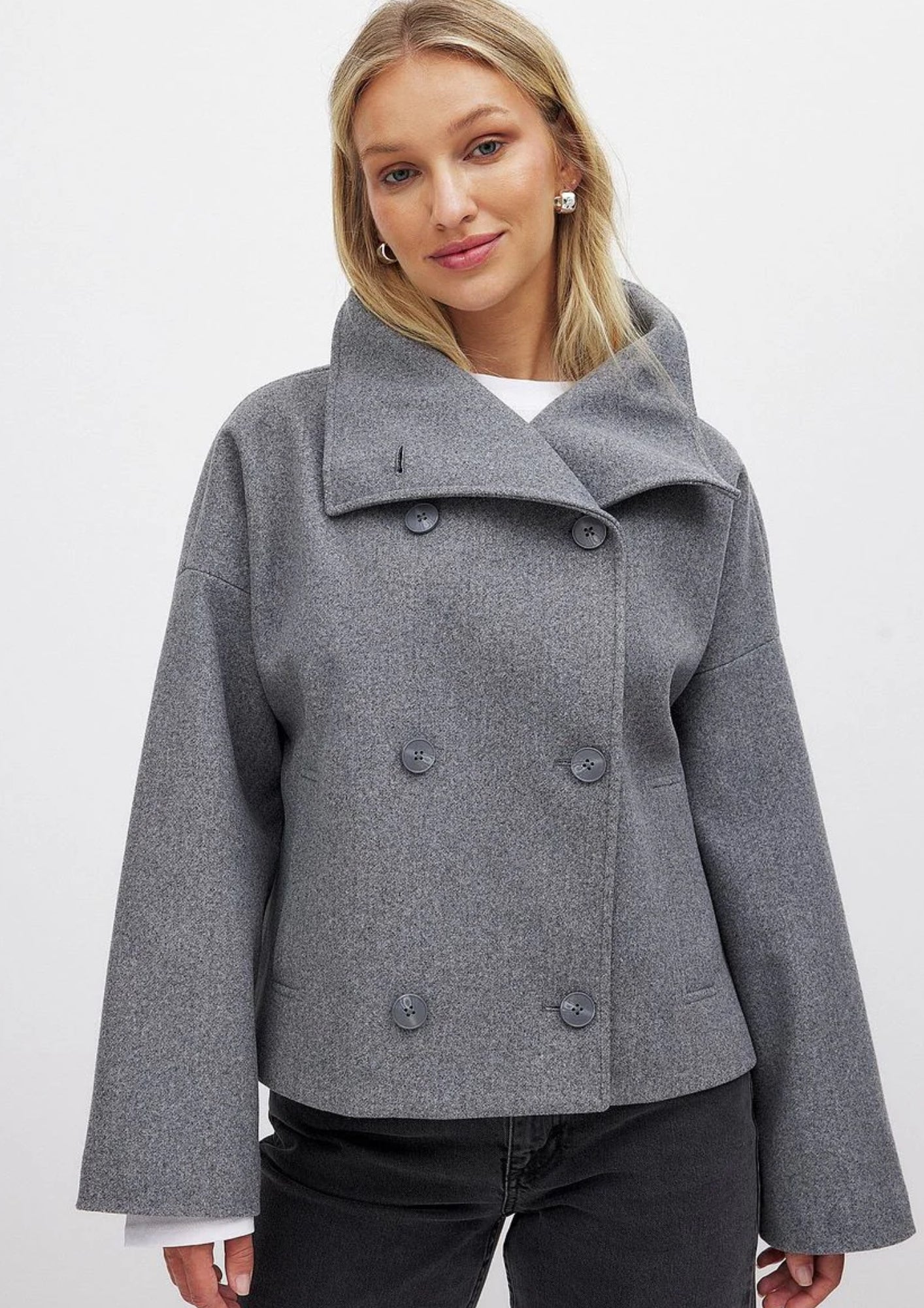 Damen Übergangsjacke mit breitem Revers – Kurze Jacke für Alltag, Büro und moderne Outfits