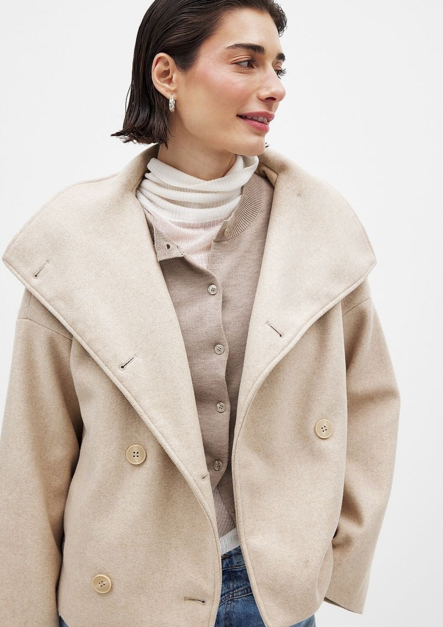 Damen Übergangsjacke mit breitem Revers – Kurze Jacke für Alltag, Büro und moderne Outfits
