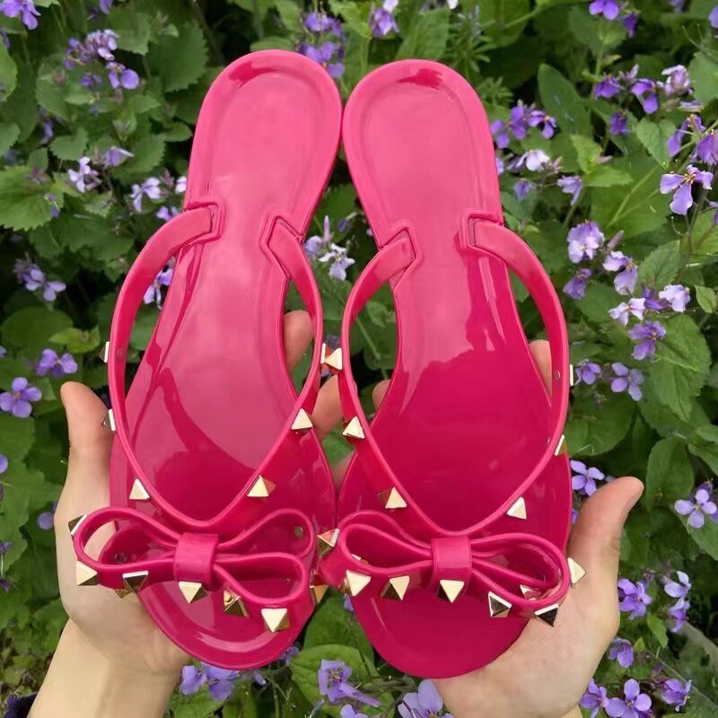 Sherica | Flache Sommerschlappen mit Metall-Detail – stilvoll & bequem